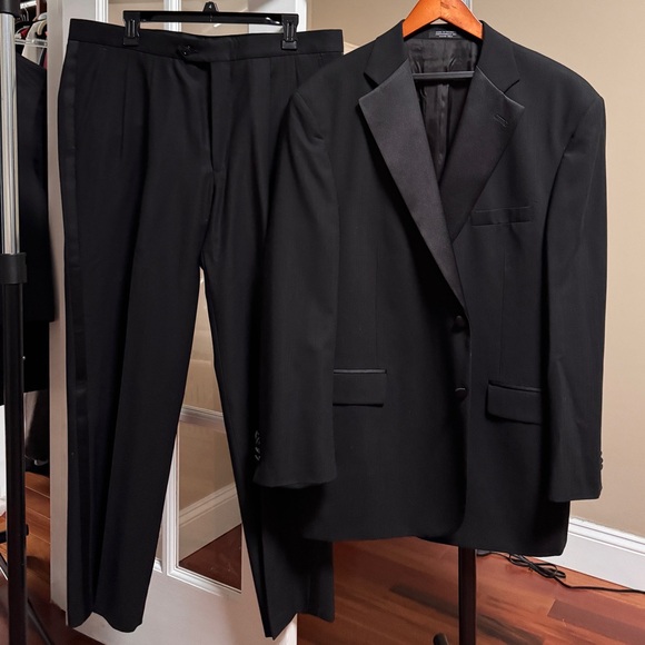 Calvin Klein Elegant Black Suit